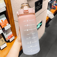 Laden Sie das Bild in den Galerie-Viewer, Großer Wasserbecher aus Kunststoff mit Farbverlauf