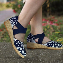 Laden Sie das Bild in den Galerie-Viewer, Sandalen mit Keilabsatz aus Hanfseil