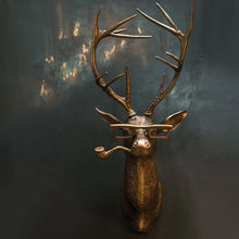 Laden Sie das Bild in den Galerie-Viewer, Anhänger aus Kunstharz mit Tierkopf