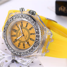 Laden Sie das Bild in den Galerie-Viewer, Leuchtende diamantbesetzte Quarzuhr