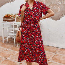 Laden Sie das Bild in den Galerie-Viewer, Kurzärmliges Sommerkleid mit Tupfenmuster