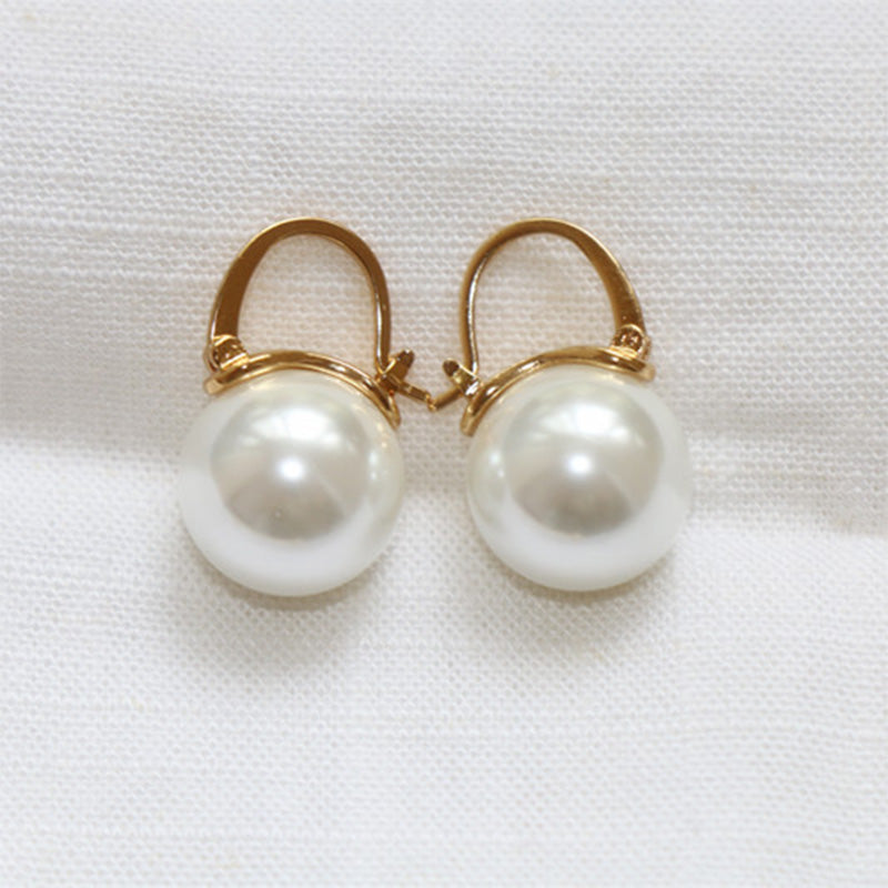 Einfache barocke Perlenohrringe