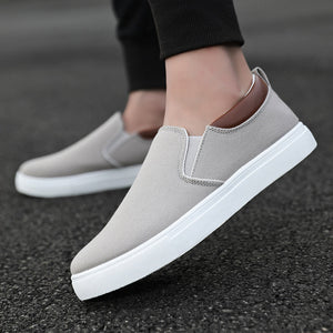 Einfache Segeltuchschuhe für Herren