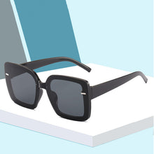 Laden Sie das Bild in den Galerie-Viewer, Stylische Sonnenbrille Mit Farbverlauf