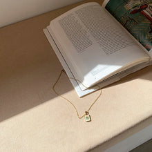 Laden Sie das Bild in den Galerie-Viewer, Damen Buchstabe Halskette aus Edelstahl