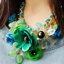 Laden Sie das Bild in den Galerie-Viewer, Handgefertigte Bunte Blumen-Edelsteinkette