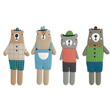 Laden Sie das Bild in den Galerie-Viewer, Niedlicher magnetischer karierter Bär Kühlschrankmagnet