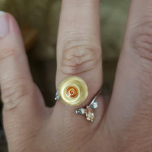 Laden Sie das Bild in den Galerie-Viewer, Rotierender Sonnenblume-Ring