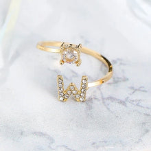 Laden Sie das Bild in den Galerie-Viewer, Buchstaben Ring aus Kristall