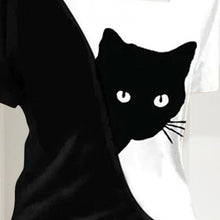 Laden Sie das Bild in den Galerie-Viewer, Schwarzes Katzen-T-Shirt mit diagonalem Ausschnitt
