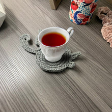 Laden Sie das Bild in den Galerie-Viewer, Süßer Katzenarsch Strickuntersetzer