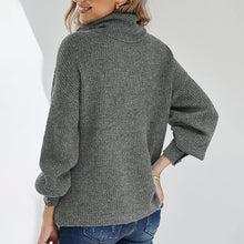 Laden Sie das Bild in den Galerie-Viewer, Einfarbiger Pullover mit Rollkragen und Knöpfen