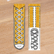 Laden Sie das Bild in den Galerie-Viewer, Lustige Socken mit Schnürsenkelaufdruck