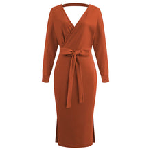 Laden Sie das Bild in den Galerie-Viewer, Elegantes Pulloverkleid mit V-Ausschnitt