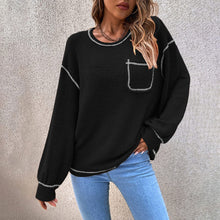 Laden Sie das Bild in den Galerie-Viewer, Rundhals gestrickter T-Shirt mit Taschen