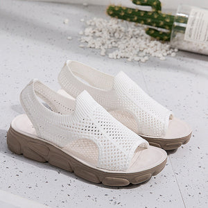 Geflochtene Sommersandalen für Damen