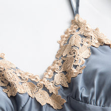 Laden Sie das Bild in den Galerie-Viewer, Sexy Seidenpyjamas 5-teiliges Set