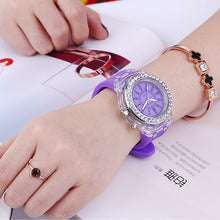 Laden Sie das Bild in den Galerie-Viewer, Leuchtende diamantbesetzte Quarzuhr