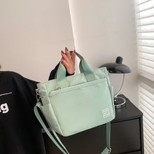 Laden Sie das Bild in den Galerie-Viewer, Leichte Schultertasche aus Nylon