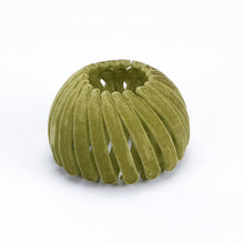 Laden Sie das Bild in den Galerie-Viewer, Vogelnestförmige Haarspange aus Samt