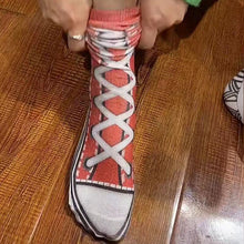 Laden Sie das Bild in den Galerie-Viewer, Lustige Socken mit Schnürsenkelaufdruck