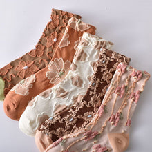 Laden Sie das Bild in den Galerie-Viewer, Damen Baumwollsocken mit Blumenmuster (10 Paar)