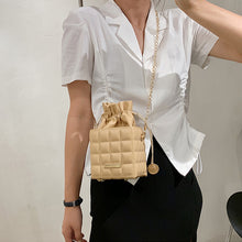 Laden Sie das Bild in den Galerie-Viewer, Karierte Umhängetasche mit Kordelzug