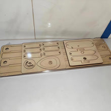 Laden Sie das Bild in den Galerie-Viewer, Handgefertigte Zaunpuppen aus Holz