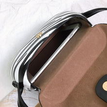 Laden Sie das Bild in den Galerie-Viewer, Einfache Niedliche  aus PU-Leder