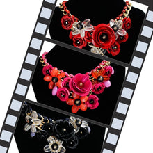 Laden Sie das Bild in den Galerie-Viewer, Handgefertigte Bunte Blumen-Edelsteinkette