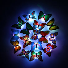 Laden Sie das Bild in den Galerie-Viewer, Leuchtender Schmetterling Wandaufkleber