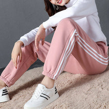 Laden Sie das Bild in den Galerie-Viewer, Plüsch-Jogginghose für Damen