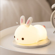 Laden Sie das Bild in den Galerie-Viewer, Kaninchenförmiges Nachtlicht aus Silikon