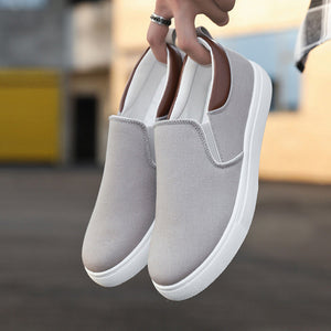 Einfache Segeltuchschuhe für Herren