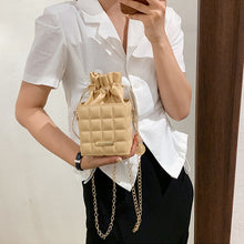 Laden Sie das Bild in den Galerie-Viewer, Karierte Umhängetasche mit Kordelzug