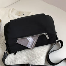 Laden Sie das Bild in den Galerie-Viewer, Klassische Umhängetasche aus massivem Nylon