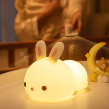 Laden Sie das Bild in den Galerie-Viewer, Kaninchenförmiges Nachtlicht aus Silikon