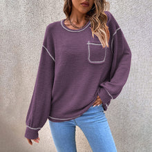 Laden Sie das Bild in den Galerie-Viewer, Rundhals gestrickter T-Shirt mit Taschen