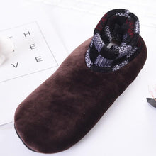 Laden Sie das Bild in den Galerie-Viewer, Rutschfeste Thermosocken für den Innenbereich