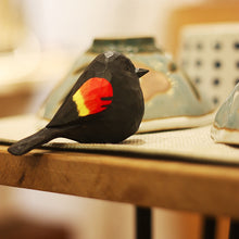 Laden Sie das Bild in den Galerie-Viewer, Süße Handgefertigte Vogelholzschnitzdekoration