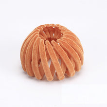 Laden Sie das Bild in den Galerie-Viewer, Vogelnestförmige Haarspange aus Samt