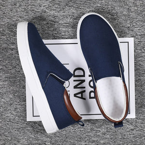 Einfache Segeltuchschuhe für Herren