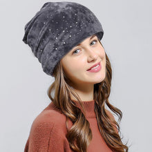 Laden Sie das Bild in den Galerie-Viewer, Weiche Wintermütze mit Strass