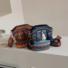 Laden Sie das Bild in den Galerie-Viewer, Modische ethnische gewebte Umhängetasche für Damen