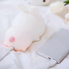 Laden Sie das Bild in den Galerie-Viewer, Kaninchenförmiges Nachtlicht aus Silikon