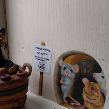 Laden Sie das Bild in den Galerie-Viewer, Mausloch 3D Wandaufkleber