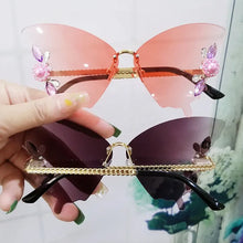 Laden Sie das Bild in den Galerie-Viewer, Sonnenbrille mit Diamant-Schmetterlingsverlauf