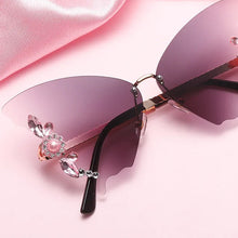 Laden Sie das Bild in den Galerie-Viewer, Sonnenbrille mit Diamant-Schmetterlingsverlauf