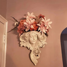 Laden Sie das Bild in den Galerie-Viewer, Mystisch- Jungfrau Wandskulptur Blumentopf