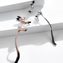 Laden Sie das Bild in den Galerie-Viewer, Zarte süße lange Fuchsohrringe